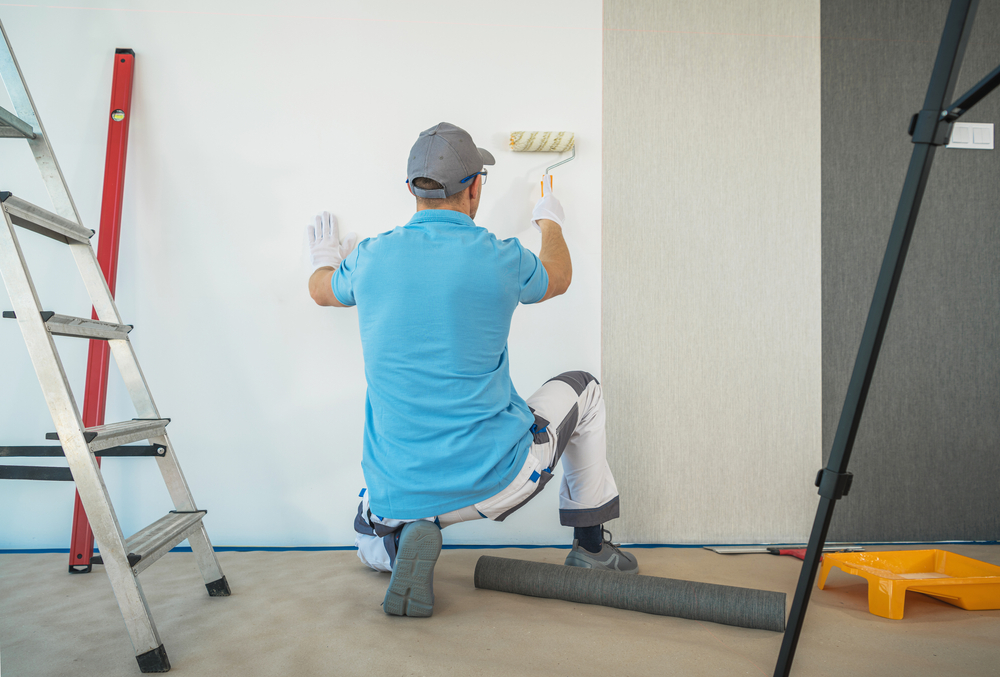 Huur een professionele renovlies behanger uit Zwolle en krijg 10% korting op het behangen en sauzen van je nieuwbouwwoning.